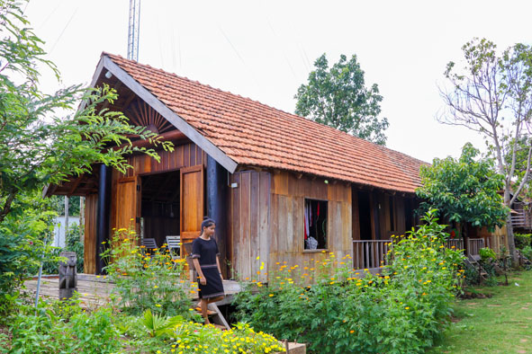 Homestay Cư H’lăm được thiết kế là những mái nhà dài truyền thống. 