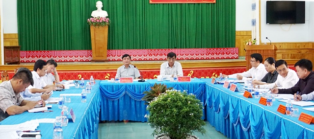 Quang cảnh buổi làm việc. 