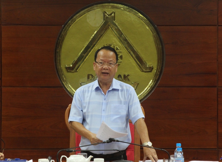 Trưởng Ban Pháp chế HĐND tỉnh Phạm Hát phát biểu kết luận cuộc họp.