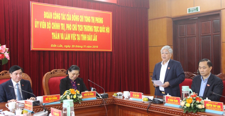 Đồng chí Đỗ Văn Chiến, Ủy viên Trung ương Đảng, Bộ trưởng, Chủ nhiệm Ủy ban Dân tộc của Chính phủ đóng góp ý kiến tại buổi làm việc. 