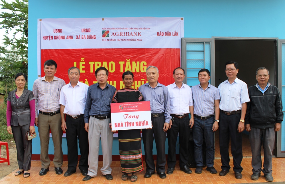 H’Plul Buôn Krông nhận bàn giao căn nhà Tình nghĩa