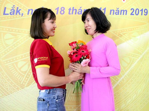 Nụ cười nồng hậu luôn thường trực trên khuôn mặt cô giáo Toán.