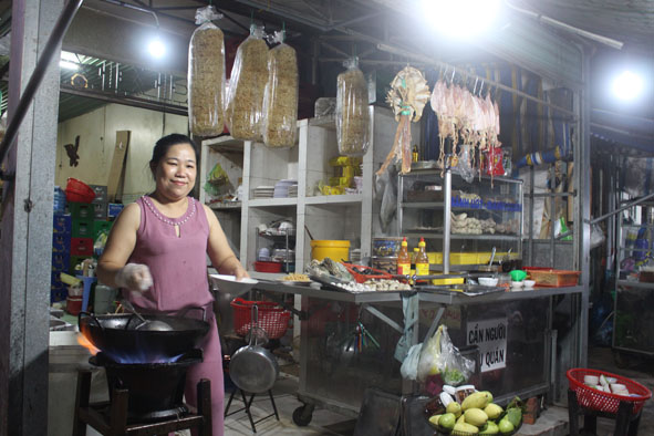 Một quán ăn ở chợ đêm TP. Tây Ninh.