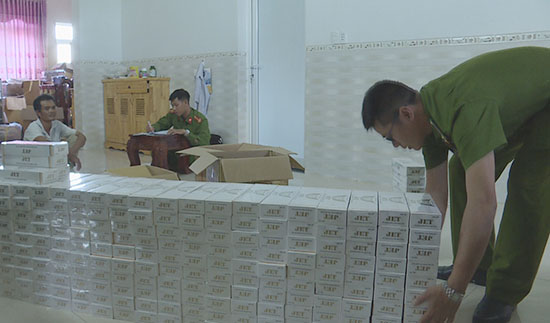 Số thuốc lá điếu nhập lậu được Công an huyện Krông Pắc phát hiện, bắt giữ. Ảnh: Đ. Lan