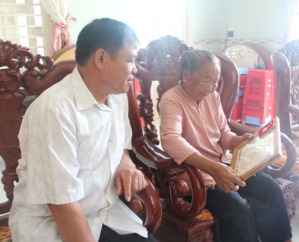 Nữ cựu điệp báo an ninh cách mạng Võ Thị Hường hồi tưởng về thời chiến tranh khốc liệt của người dân thôn Kiên Cường.