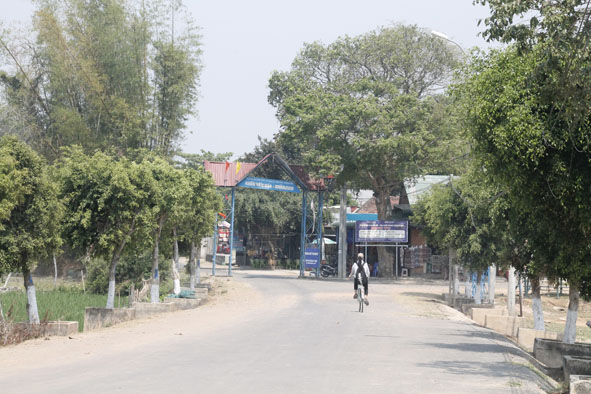 Đường vào Hồ Lắk vắng bóng khách du lịch.    