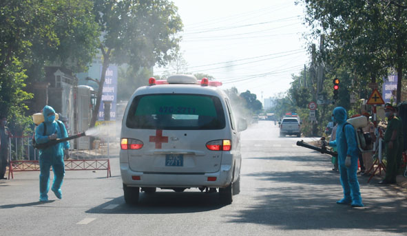Ngành Y tế diễn tập tình huống khoang vùng, khử khuẩn khu dân cư có ca bệnh Covid-19. 