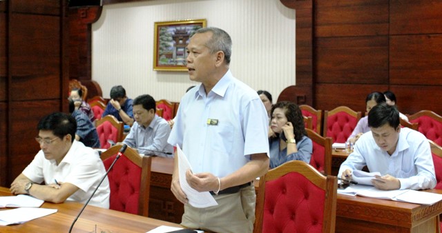 Giám đốc Sở Y tế Nay Phi La phát biểu tại phiên họp.