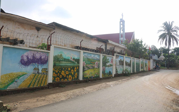 “Con đường bích họa” do Hội LHPN phường Thành Công triển khai thực hiện.