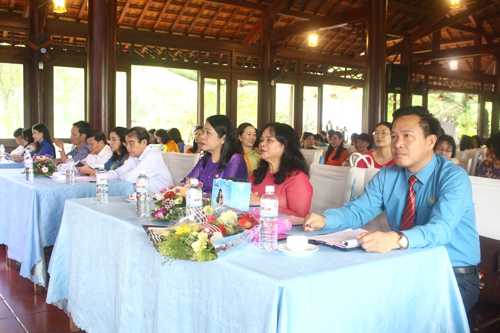 Đại biểu tham dự hội nghị.