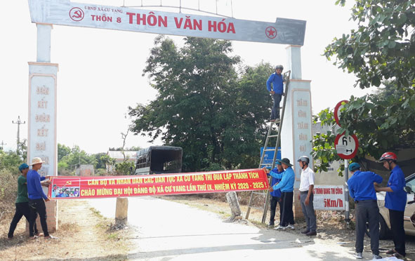 Không khí rộn ràng công tác chuẩn bị tổ chức Đại hội Đảng bộ xã Cư Yang (huyện Ea Kar) lần thứ IX.