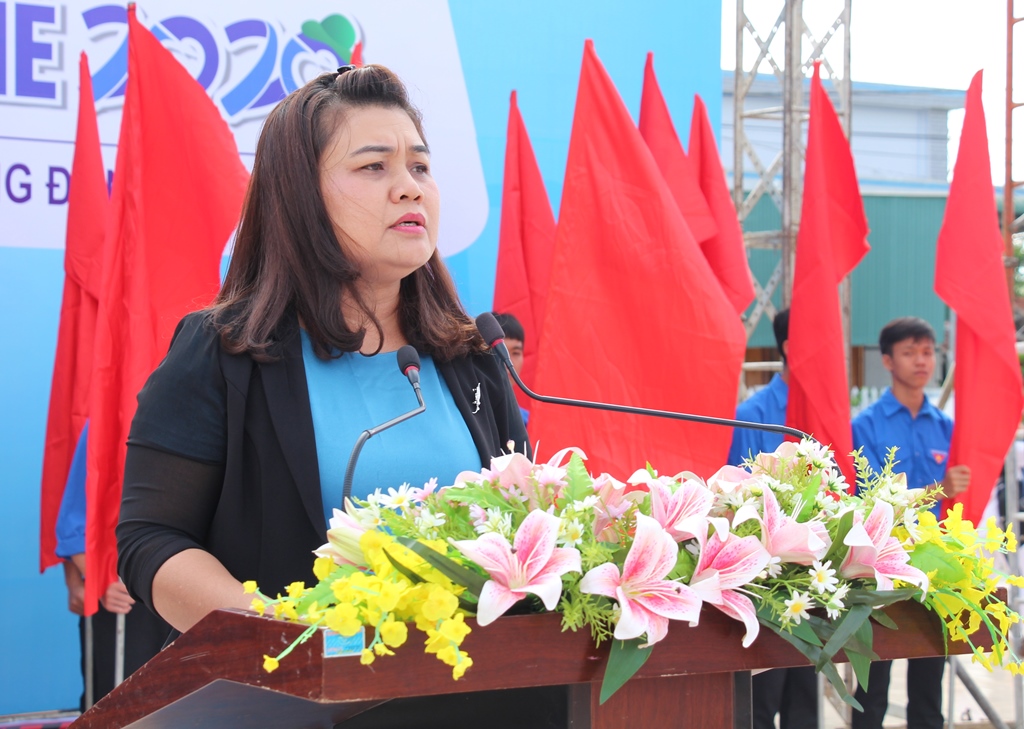 Phó Chủ tịch UBND tỉnh H'Yim Kđoh phát biểu tại buổi lễ