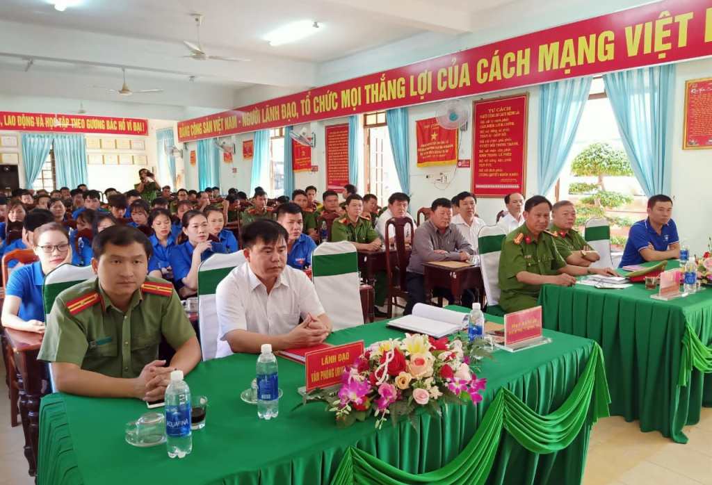 Các đại biểu tham dự lễ ra quân