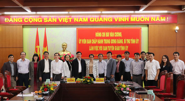 Đồng chí Bùi Văn Cường, Ủy viên Ban Chấp hành Trung ương Đảng, Bí thư Tỉnh ủy làm việc với Ban Tuyên giáo Tỉnh ủy. Ảnh: Đoàn Hiếu