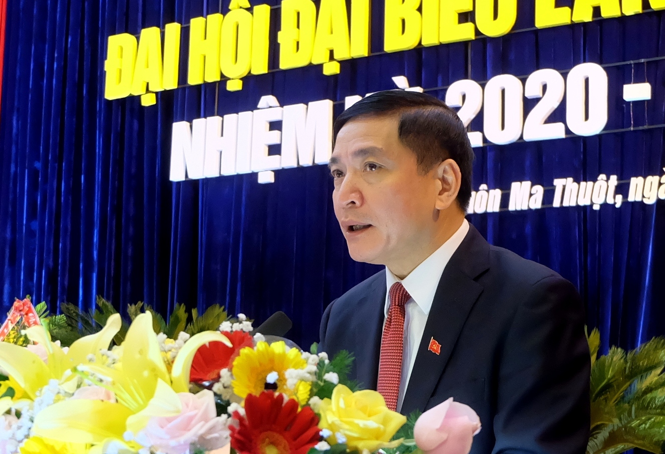 Bí thư Tỉnh ủy Bùi Văn Cường phát biểu tại đại hội.