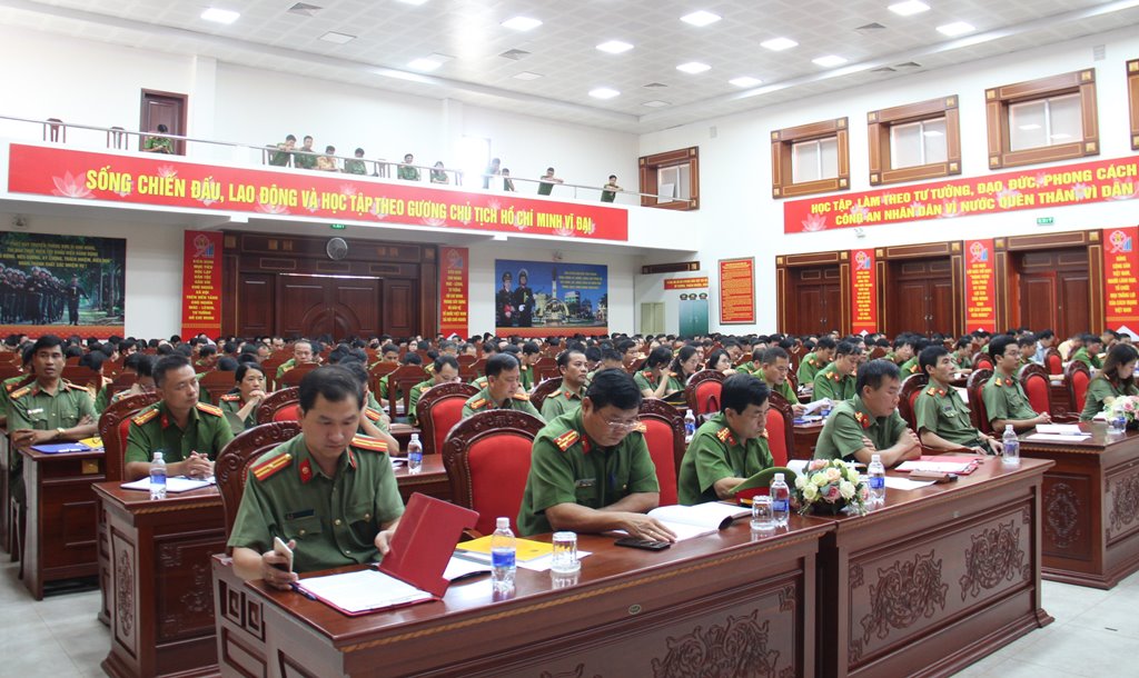 Đại biểu tham dự hội nghị.