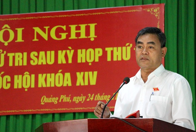 Phó Bí thư Tỉnh ủy, Chủ tịch HĐND tỉnh, Trưởng Đoàn ĐBQH tỉnh Y Biêr Niê phát biểu tại hội nghị