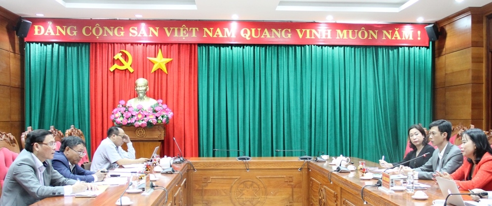 Các đại biểu tham dự buổi làm việc.