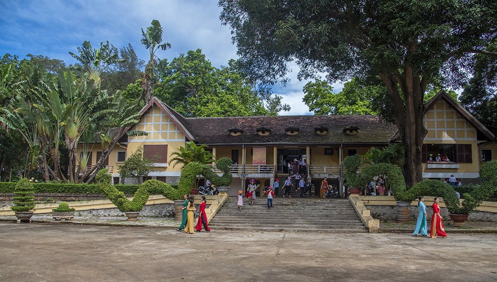 Biệt điện Bảo Đại là điểm thu hút đông du khách nhất trong số các di tích trên địa bàn tỉnh.    