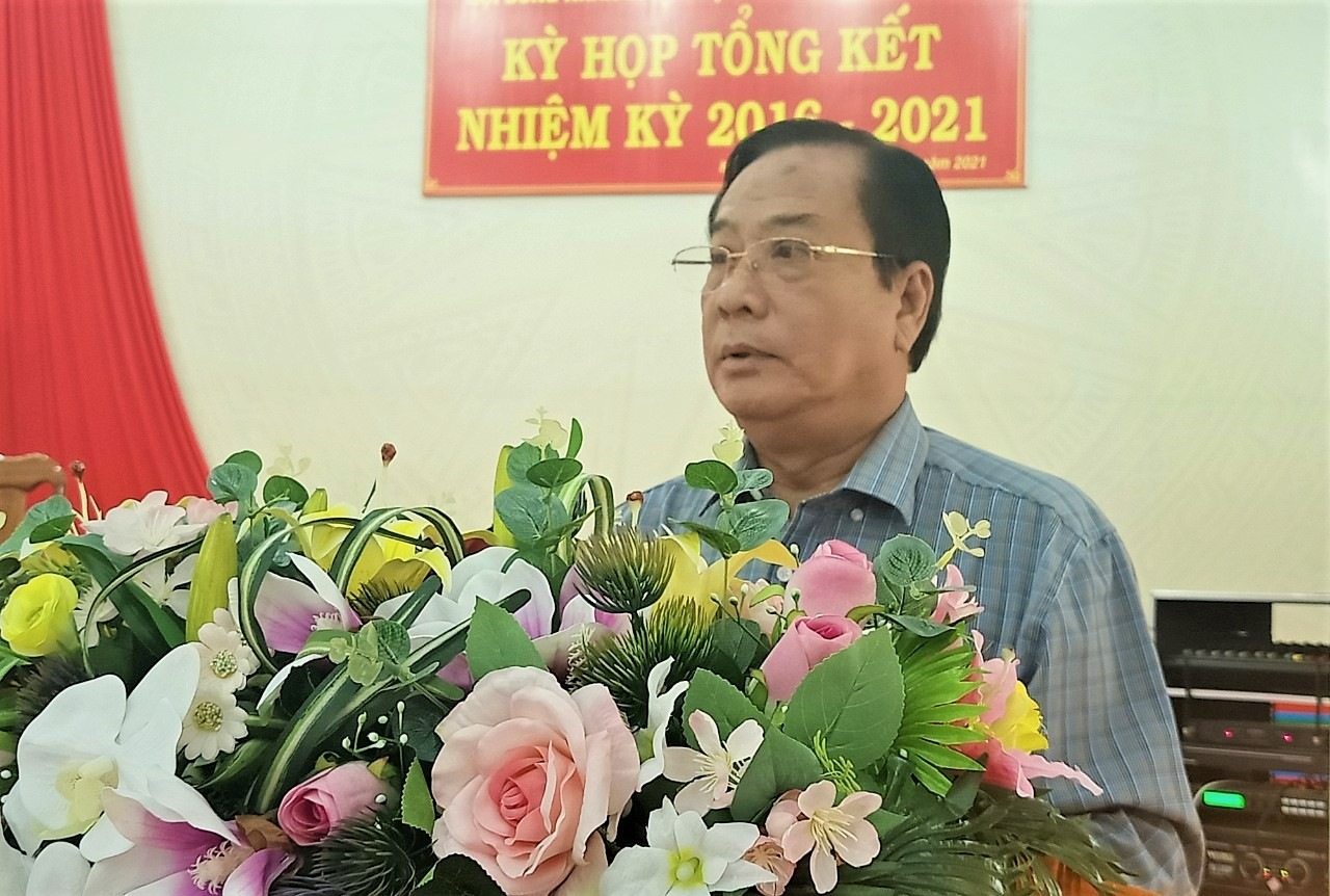 Phó Chủ tịch HĐND tỉnh Nguyễn Thanh Hiệp phát biểu tại kỳ họp.